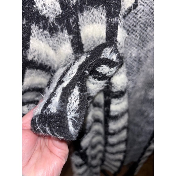 Allie & Rob Cardigan Black White Plaid Fuzzy Knit Button Front Size 3X - Picture 6 of 8